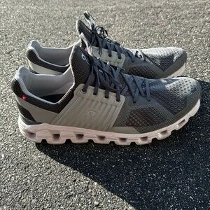 Excellent condition ON cloudswift men’s sneakers size 11.5 US